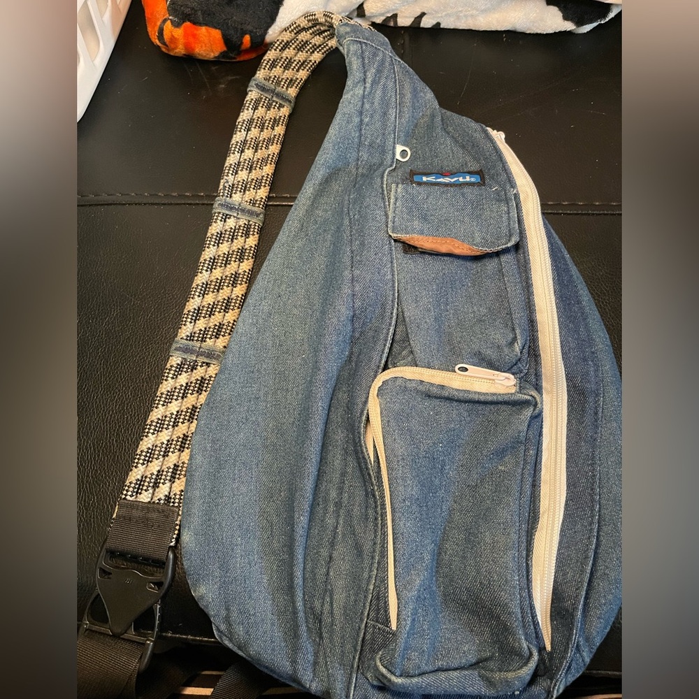 Kavu Casual Denim Sling Bag - Blue